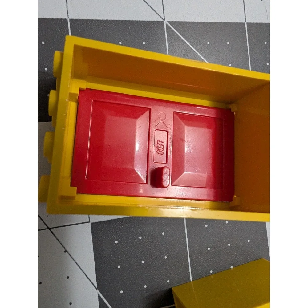 Lego‎ Branded Window & Door lot two yellow red replacement part